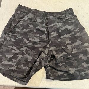 Lulu Lemon Pace Breaker Shorts - L 5 inch inseam linerless